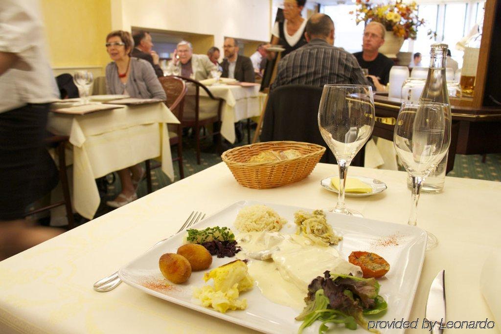 Brit Hotel Les Voyageurs Loudéac Restaurang bild